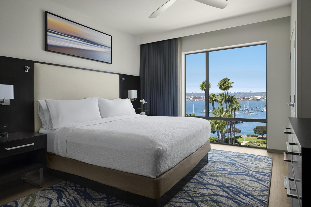 Studio Suite, 1 King Bed, Non Smoking, Harbour View | In-room safe, blackout curtains, iron/ironing board