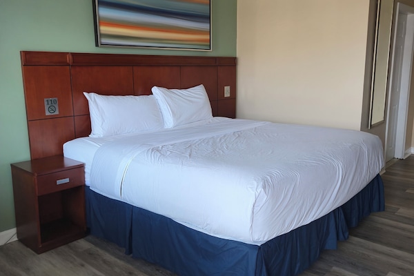 Single Room | Iron/ironing board, free WiFi, bed sheets