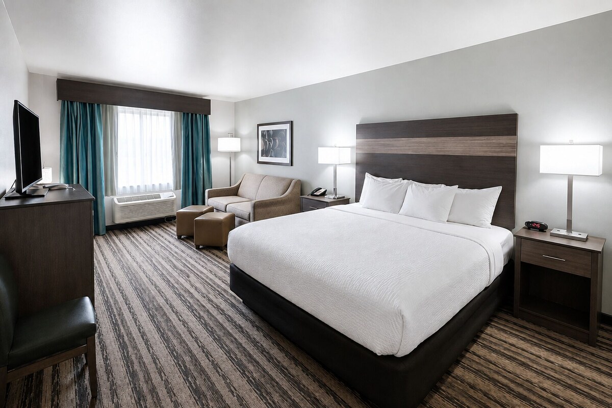 Deluxe King Room | Premium bedding, desk, laptop workspace, blackout drapes