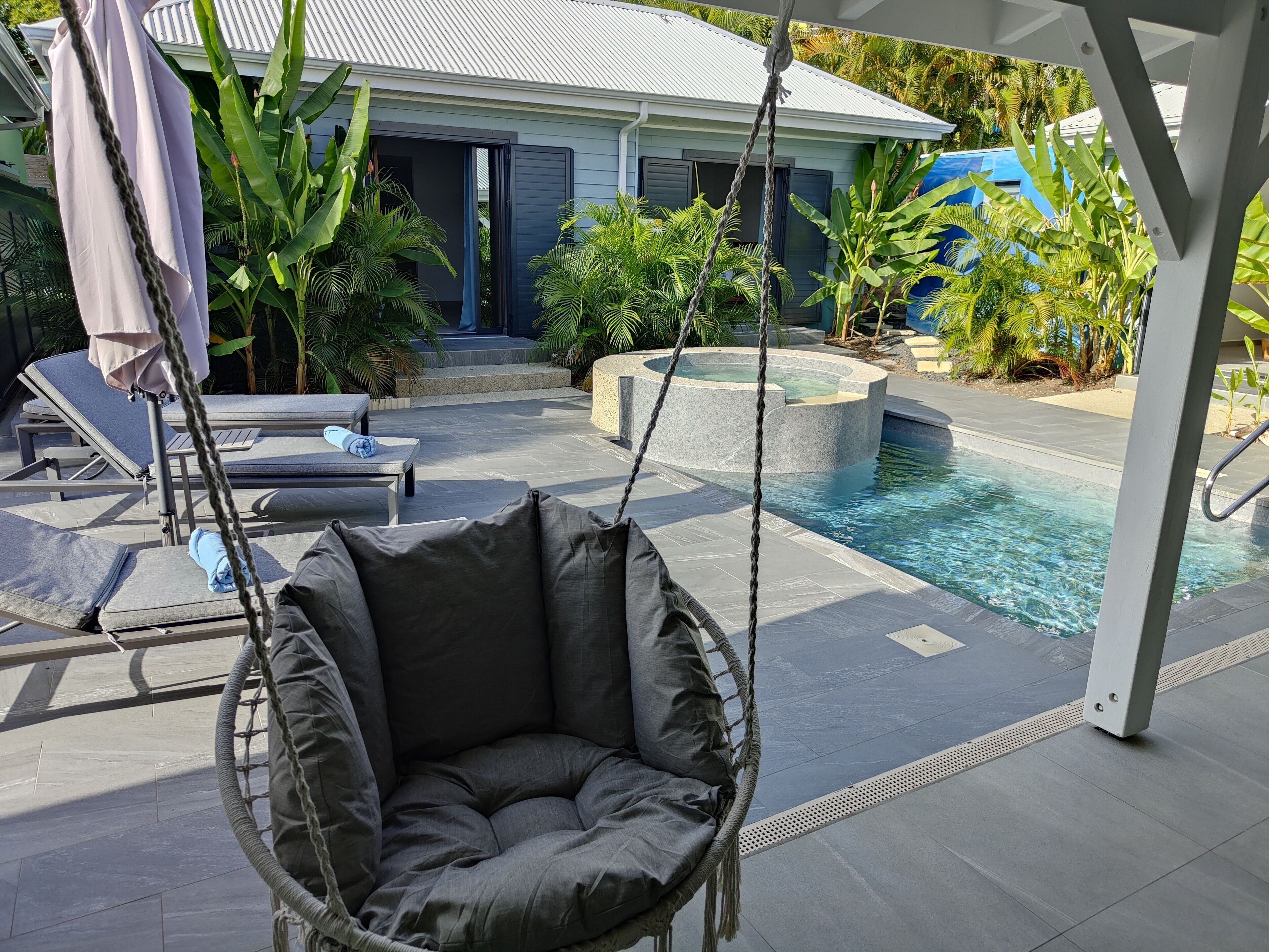 Villa – deluxe, 3 soverom, spabadekar, bassengutsikt | Sengetøy av topp kvalitet og senger med overmadrass