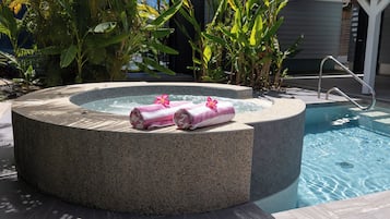 Villa – deluxe, 3 soverom, spabadekar, bassengutsikt | Privat boblebad