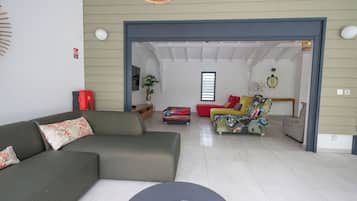 Grand Villa, 3 Bedrooms, Bathtub | Terrace/patio
