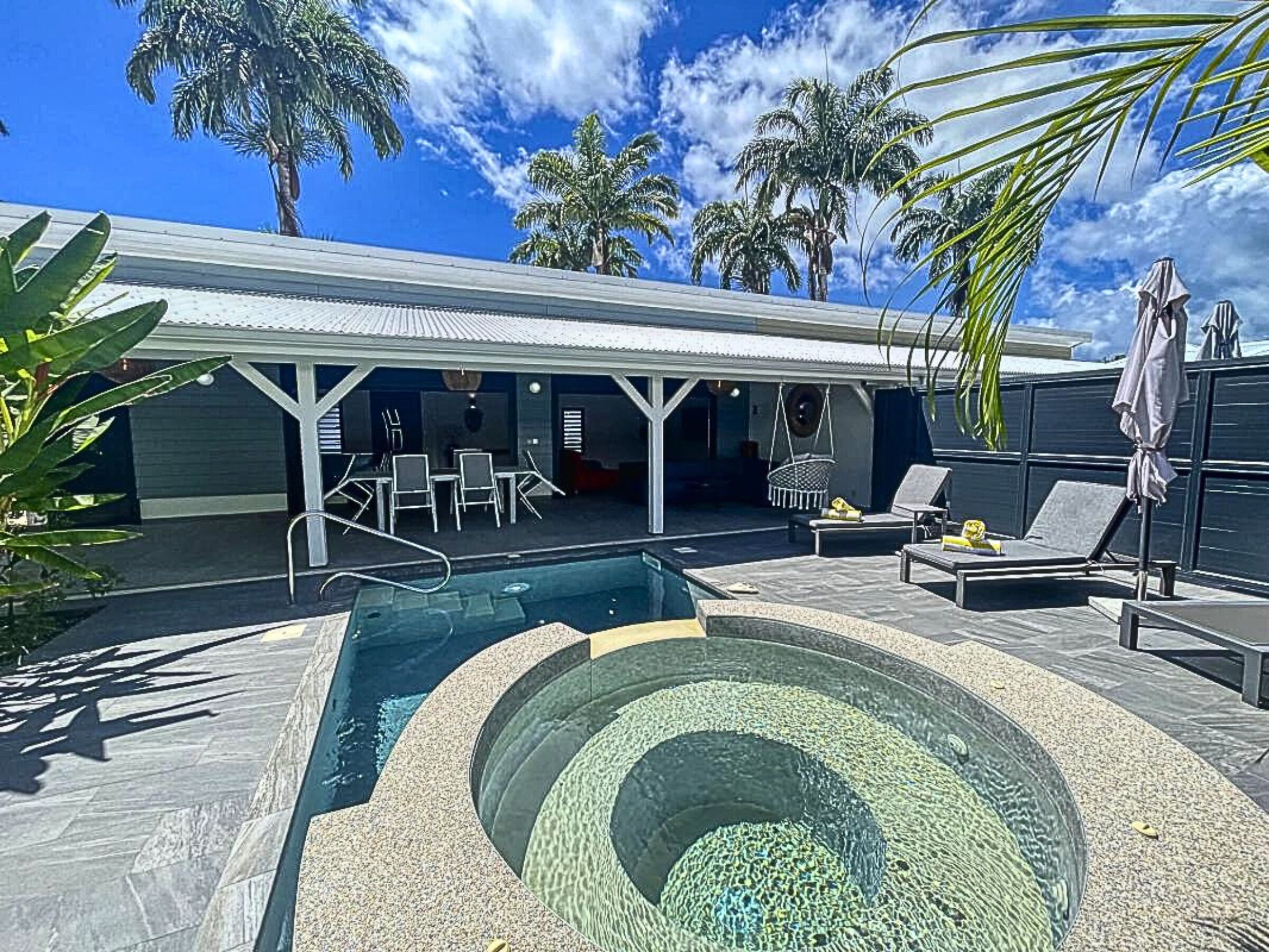 3 outdoor pools, pool umbrellas, pool loungers