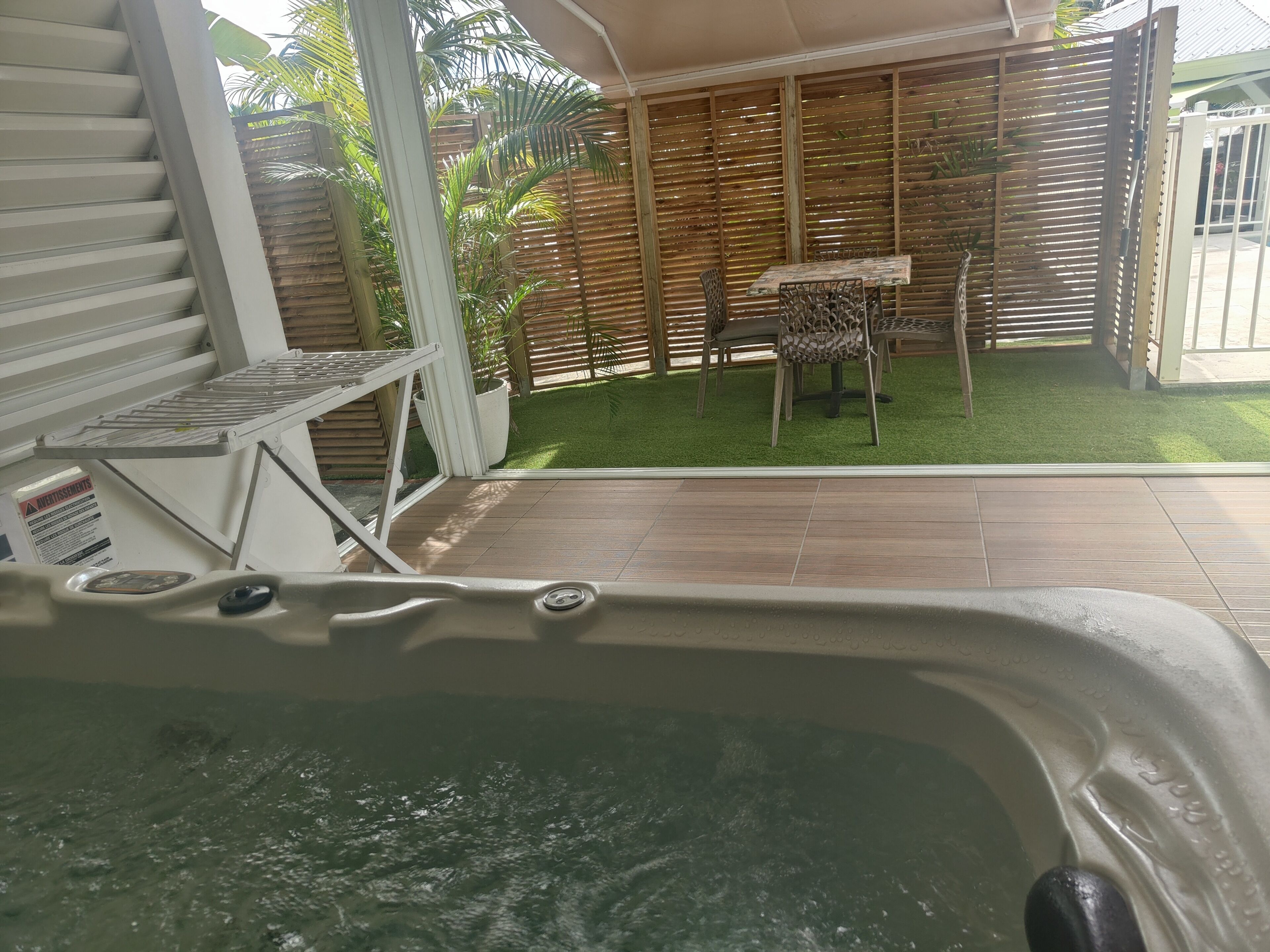 프리미엄 스위트, 침실 1개, 온수 욕조 (Suite Eau: Oceane) | 고급 침구, 필로우탑 침대, 각각 다른 스타일의 인테리어, 각각 다르게 가구 비치