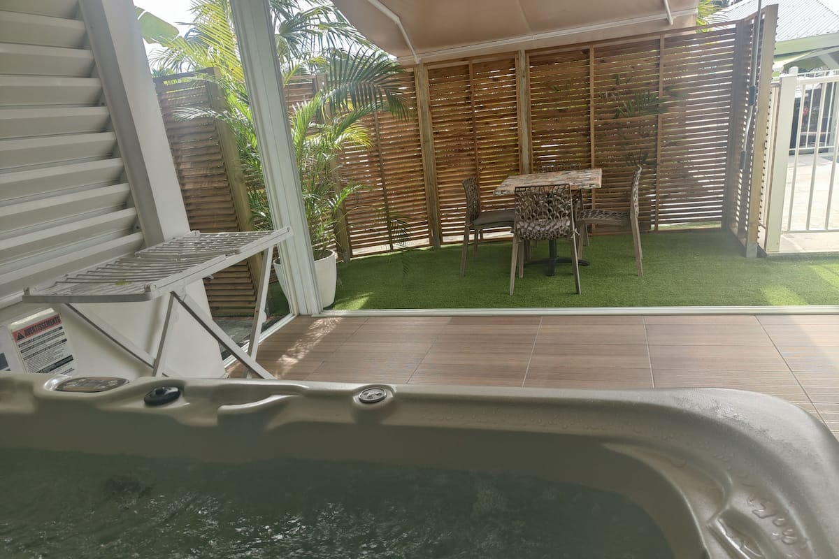 Premium-suite - 1 soveværelse - boblebad (Suite Eau: Oceane) | Premium-sengetøj, senge med topmadrasser, individuelt design