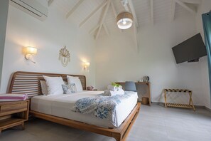 Deluxe Villa, 3 Bedrooms, Hot Tub, Pool View | Premium bedding, pillowtop beds, individually decorated - Majesty Palm (Saint-François)