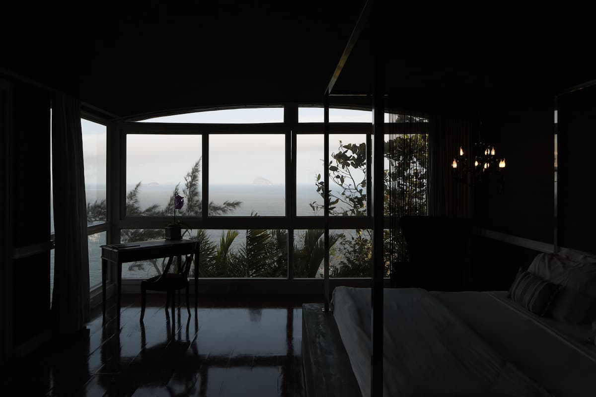 prestige suite | blackout curtains, soundproofing, iron/ironing board