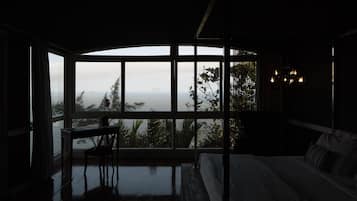 Prestige Suite | Blackout drapes, soundproofing, iron/ironing board