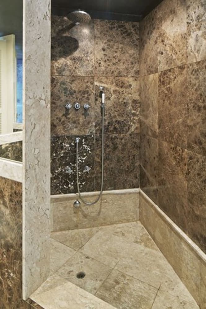 La Suite by Dussol by null