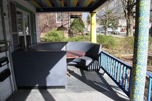 Terrace/patio - New Paltz Hostel (New Paltz)