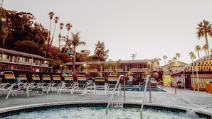 A swimming pool with lounge chairs and palm trees. - The Atwood Hotel San Diego - SeaWorld/Zoo (San Diego)