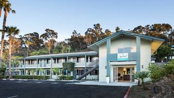 Fachada de la propiedad