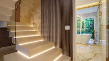 Ropa de cama de alta calidad, minibar, cortinas blackout y wifi gratis