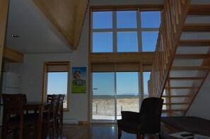 Chalet, 2 Schlafzimmer, Meerblick | Wohnbereich | Flachbildfernseher