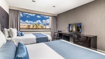 Habitación estándar, 2 camas de matrimonio | Vistas desde la habitación