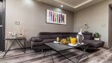 Pueblo Amigo Suite | Living room