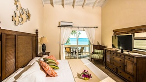 Beachfront Corner King (one king  size bed) | View from room - Bohio Dive Resort (Cockburn Town)