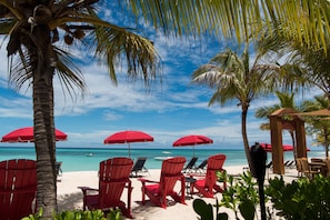Beach - Bohio Dive Resort (Cockburn Town)