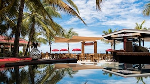 Outdoor pool - Bohio Dive Resort (Cockburn Town)