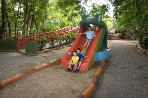 Área de juegos infantiles al aire libre