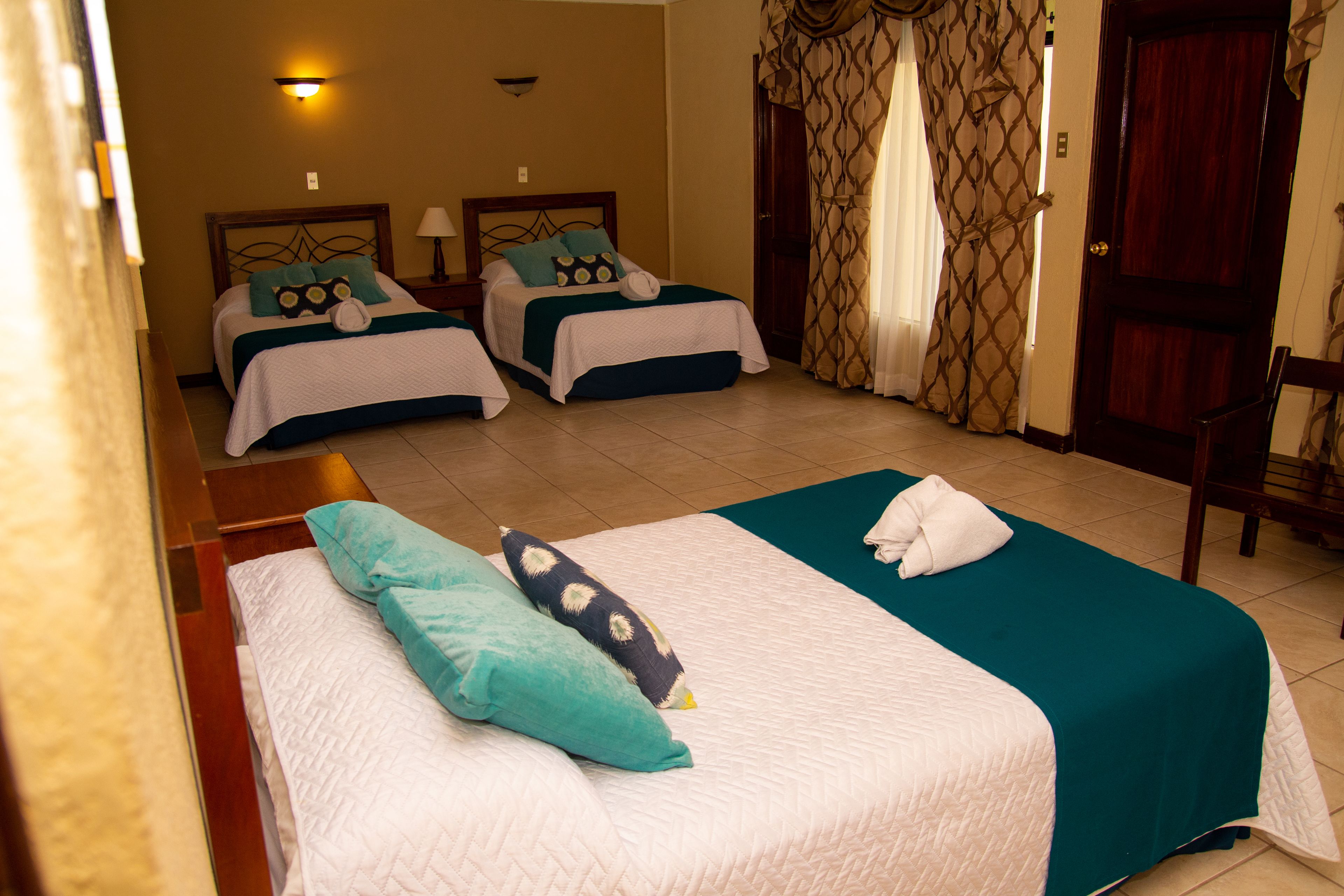 Standard-huone, 6 makuuhuonetta | Tallelokero huoneessa, ilmainen Wi-Fi, vuodevaatteet