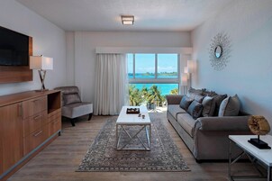 Suite, 1 Bedroom | Premium bedding, in-room safe, desk, blackout drapes