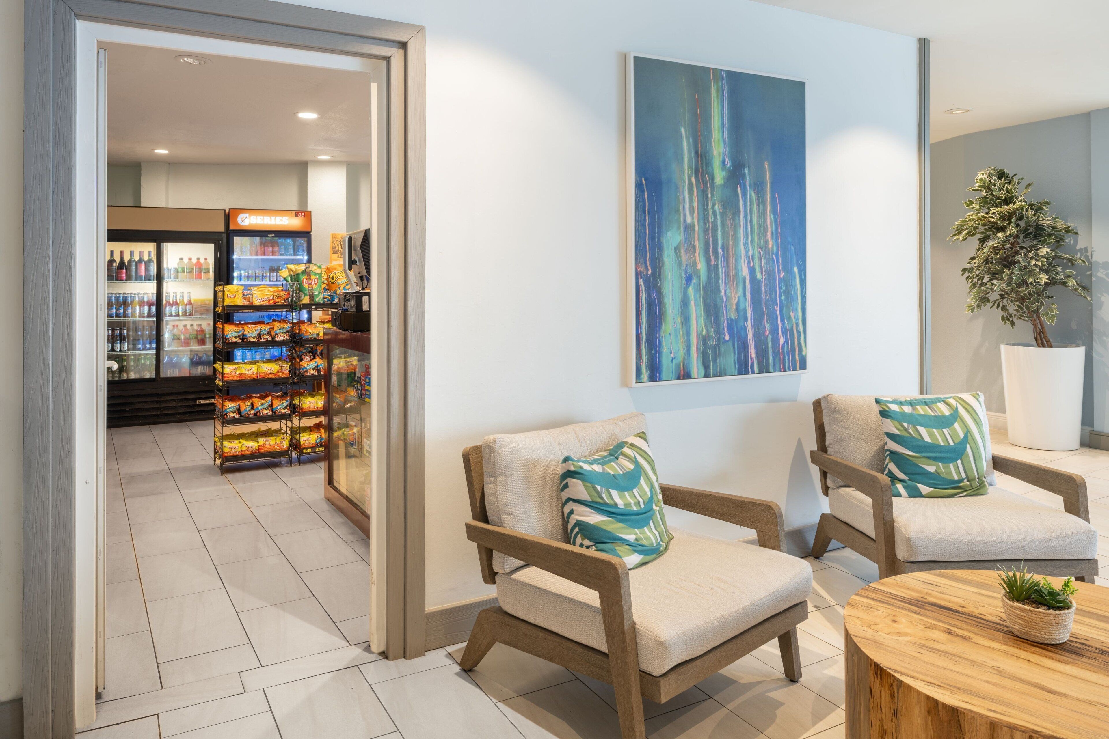 Photo - Courtyard by Marriott Nassau Downtown/Junkanoo Beach