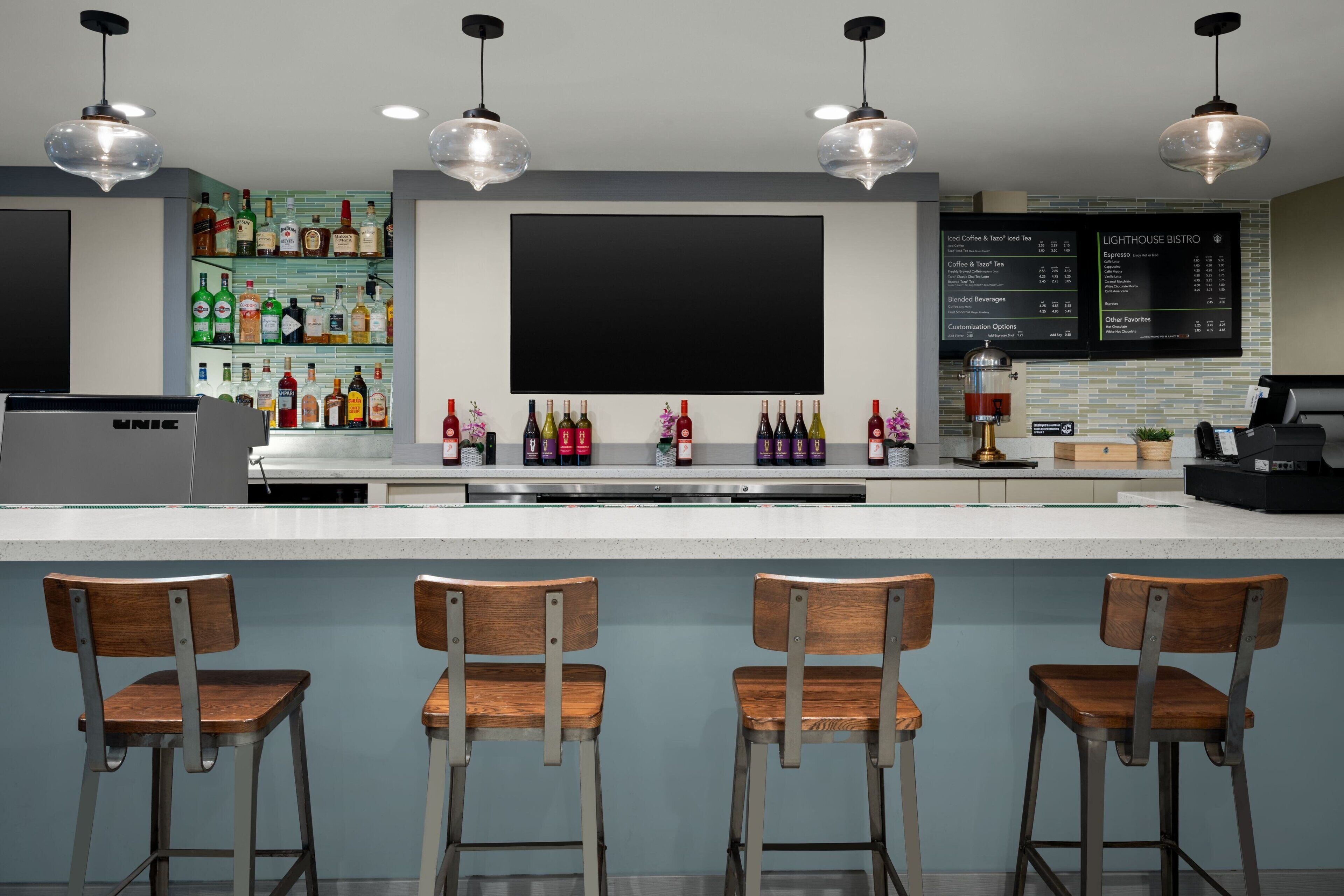 Photo - Courtyard by Marriott Nassau Downtown/Junkanoo Beach