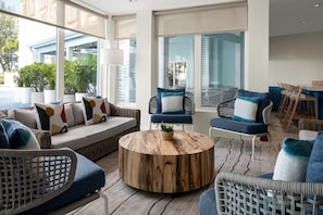 Lobby - Courtyard by Marriott Nassau Downtown/Junkanoo Beach (Nassau)