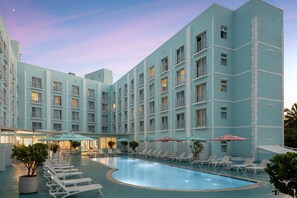 Exterior - Courtyard by Marriott Nassau Downtown/Junkanoo Beach (Nassau)