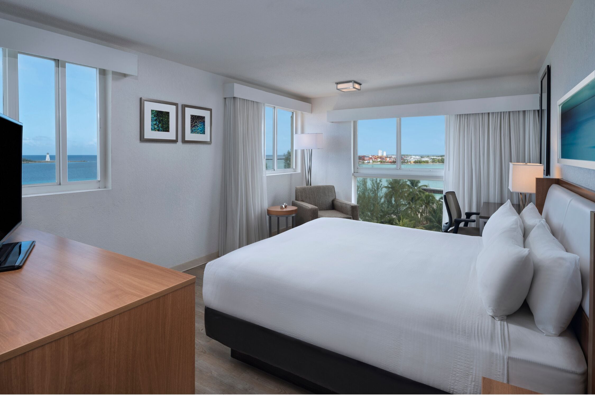 Photo - Courtyard by Marriott Nassau Downtown/Junkanoo Beach