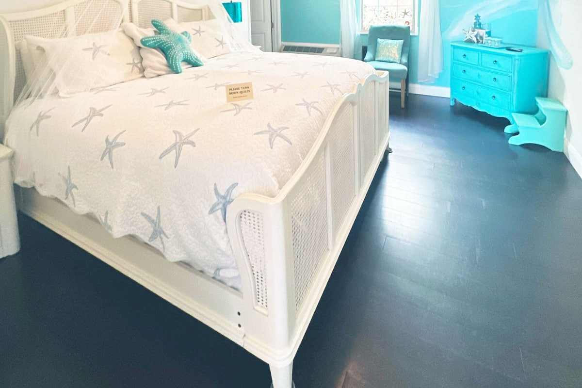 Starfish Room | Premium bedding, in-room safe, iron/ironing board, free WiFi
