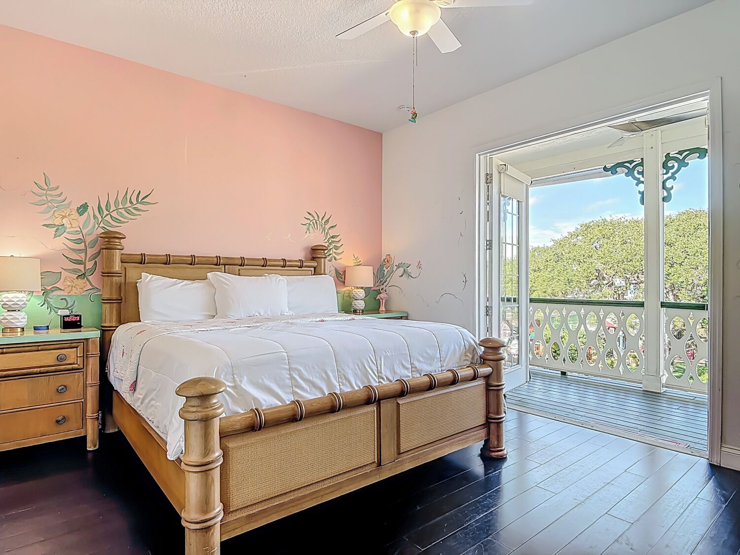 Flamingo Room | 高档床上用品、客房内保险箱、熨斗/熨衣板、免费 WiFi