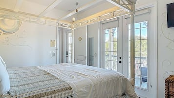 Seashell Room | Premium bedding, in-room safe, iron/ironing board, free WiFi