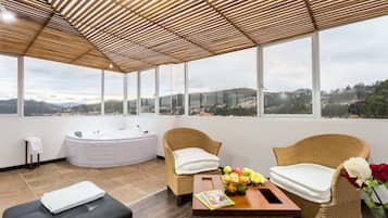 Premier Duplex, 3 Bedrooms, City View, Tower | Deep-soaking bathtub