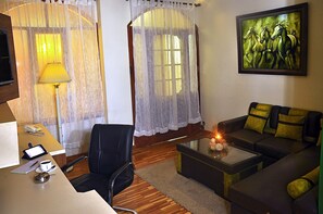 Executive Suite | Living area | Flat-screen TV