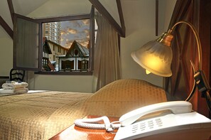 Double Room, 1 Double Bed | Minibar, in-room safe, soundproofing, free cots/infant beds