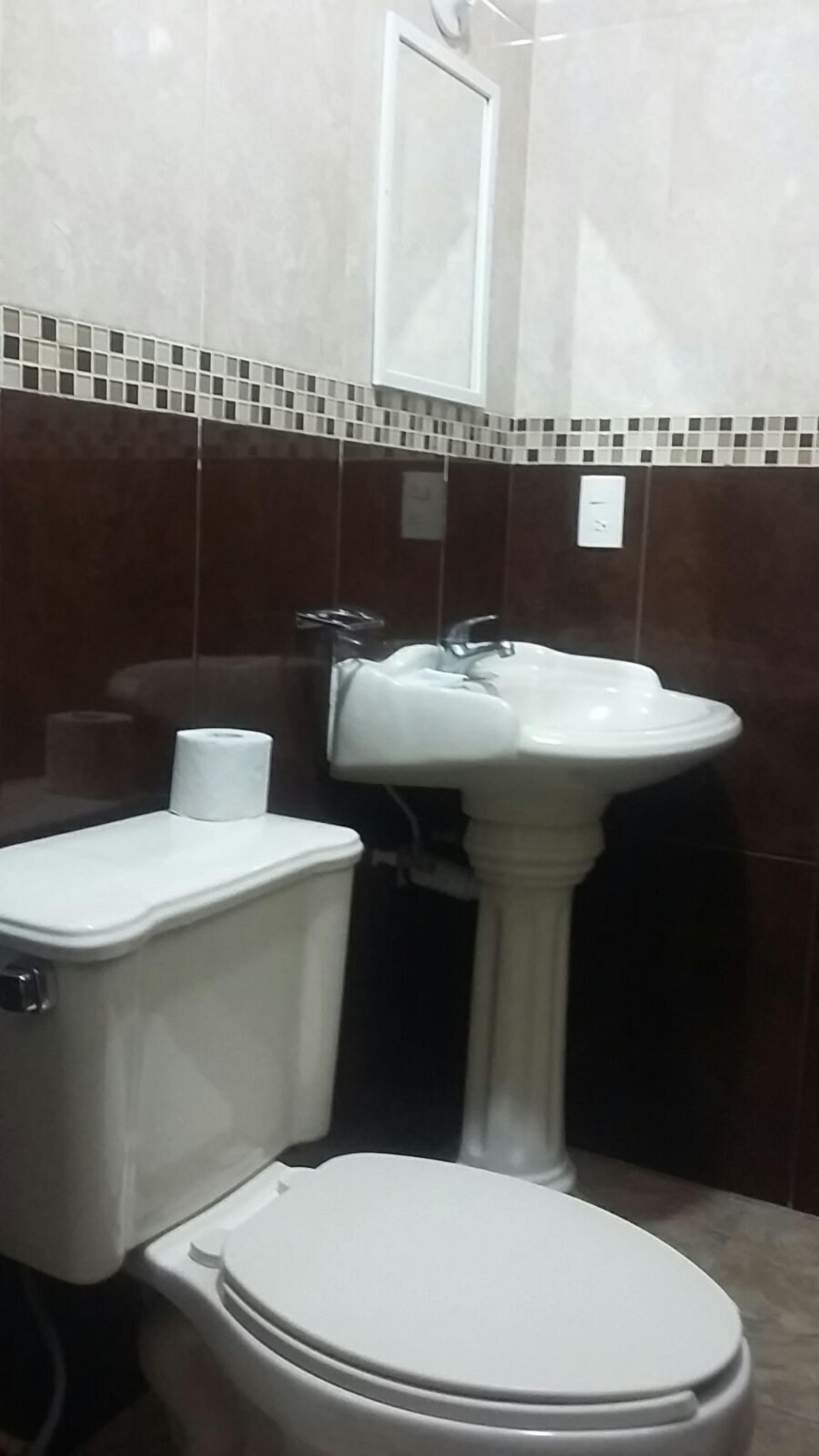 shower, free toiletries, towels