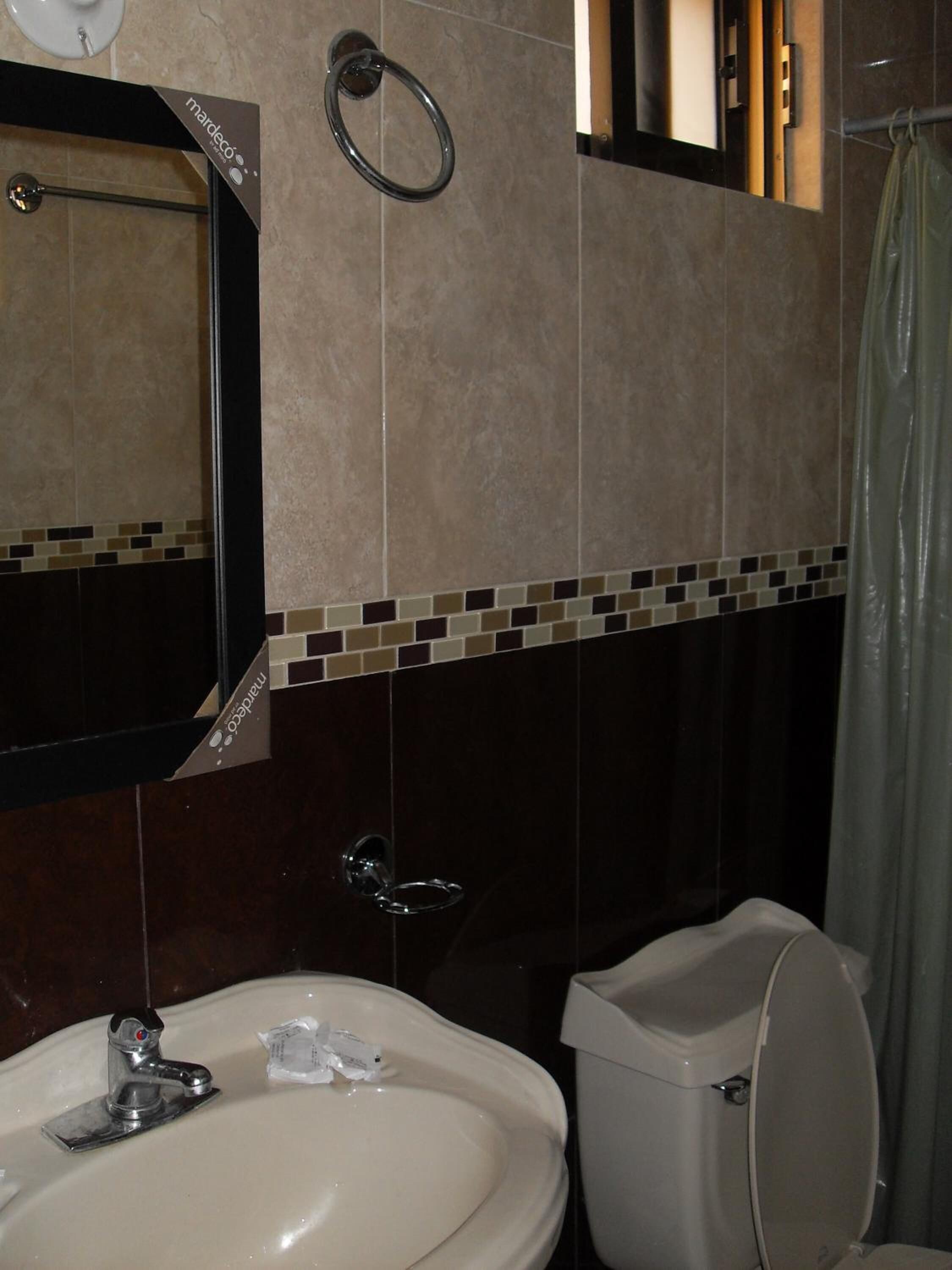 shower, free toiletries, towels