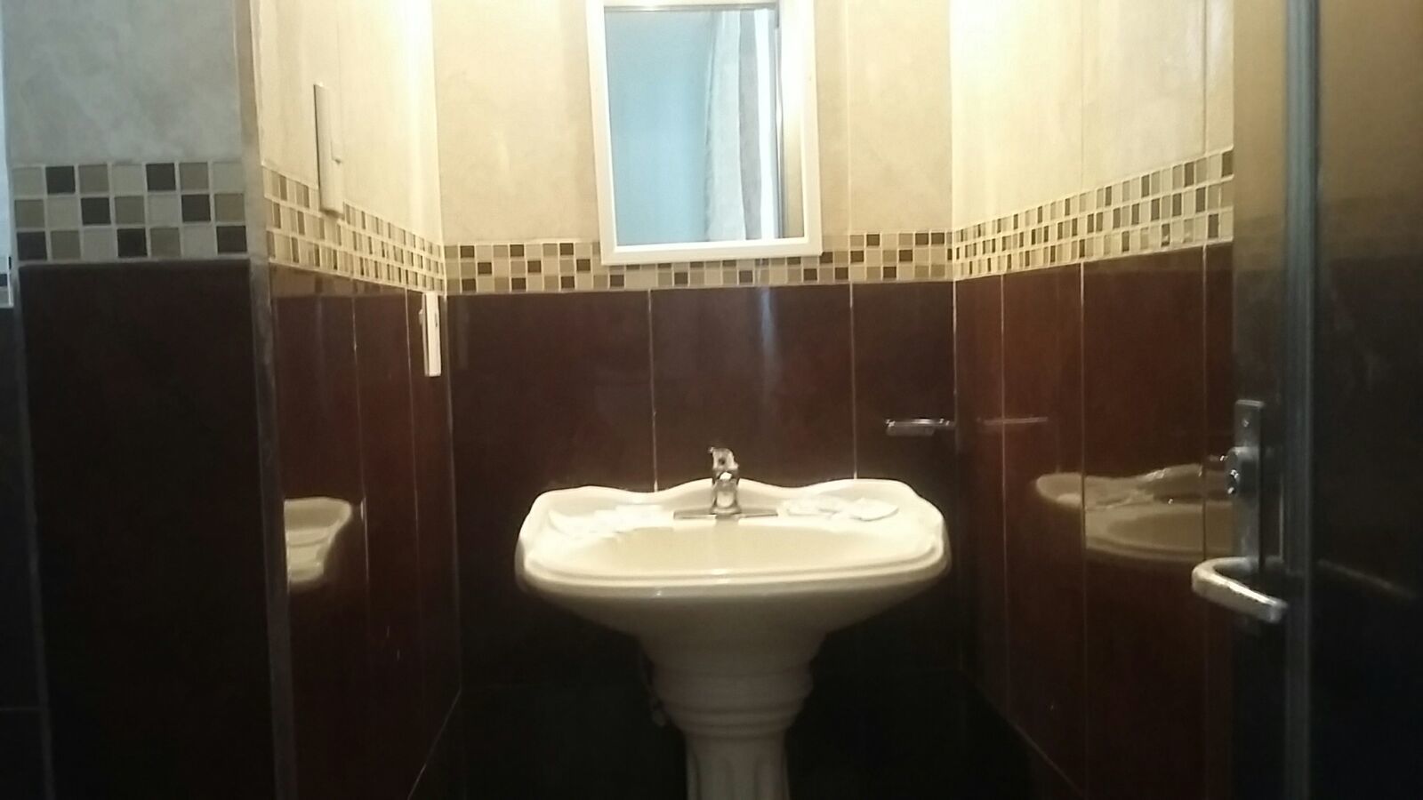 standard double room, 1 bedroom, city view, corner | bathroom | shower, free toiletries, towels