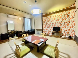Traditional Room, 4 Bedrooms | In-room safe, desk, free WiFi, bed sheets - Oka Hotel (Kanazawa)