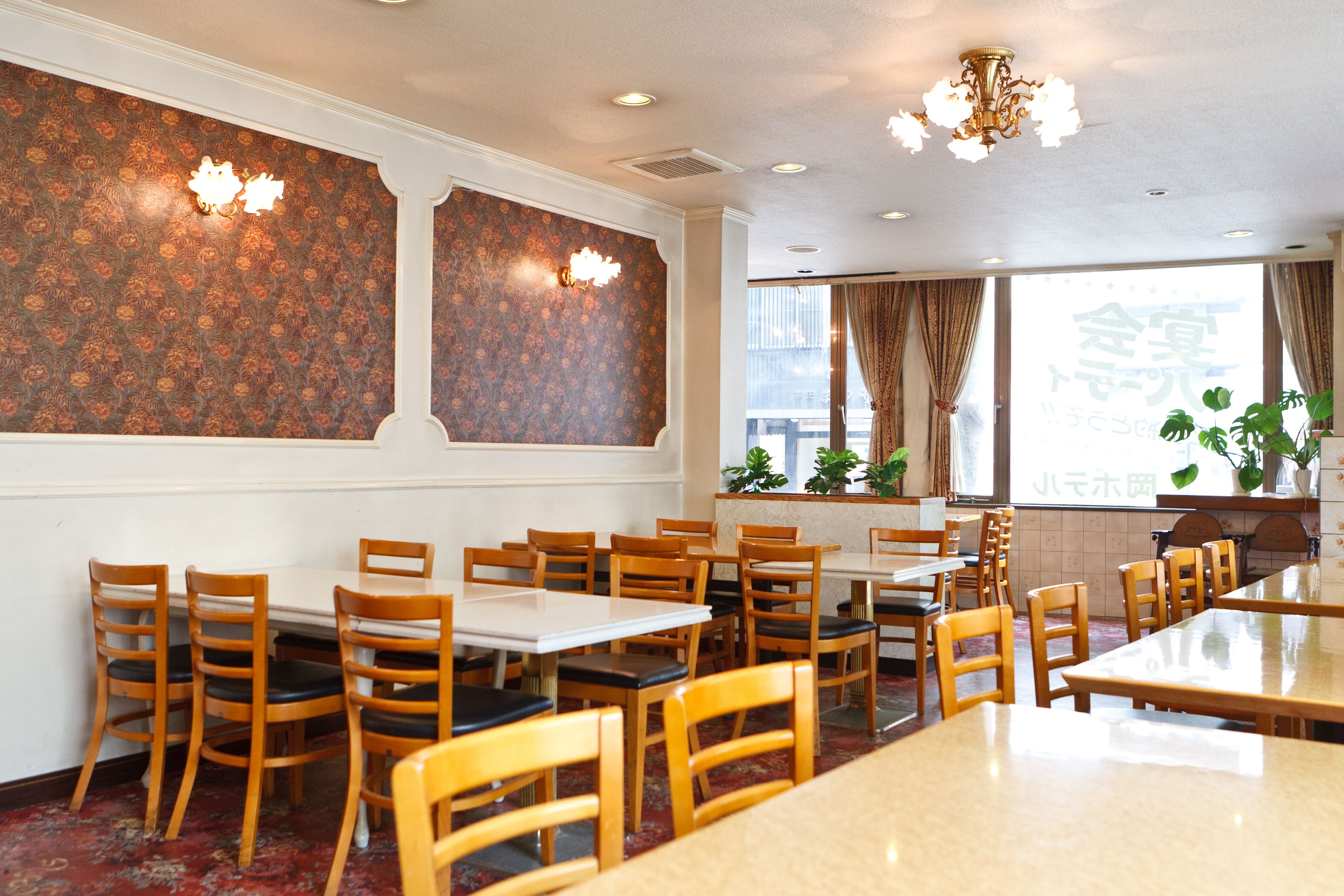 Der serveres morgenmad og aftensmad