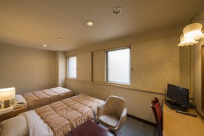 In-room safe, desk, free WiFi, bed sheets - Oka Hotel (Kanazawa)