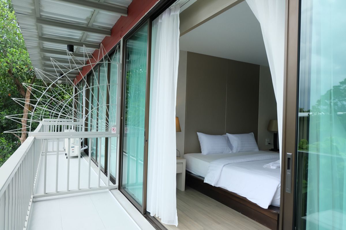 Superior Double Room | In-room safe, blackout drapes, free WiFi, bed sheets