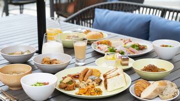 Desayuno buffet todos los días (con cargo)