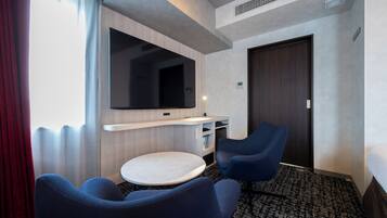 Deluxe Twin Room, Non Smoking | Desk, laptop workspace, blackout curtains, free WiFi