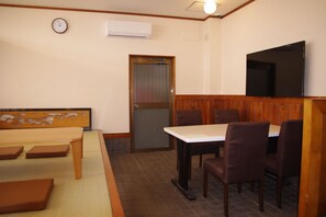 Lobby sitting area - Tsubaki House (Sakai)