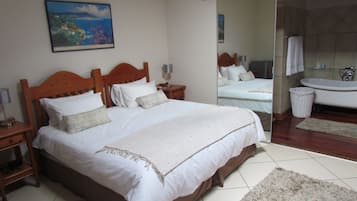 0B | Premium bedding, in-room safe, desk, iron/ironing board