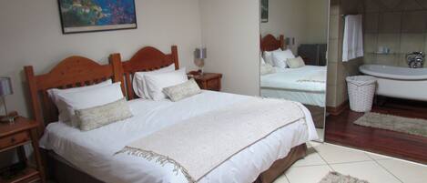 0B | Premium bedding, in-room safe, desk, iron/ironing board