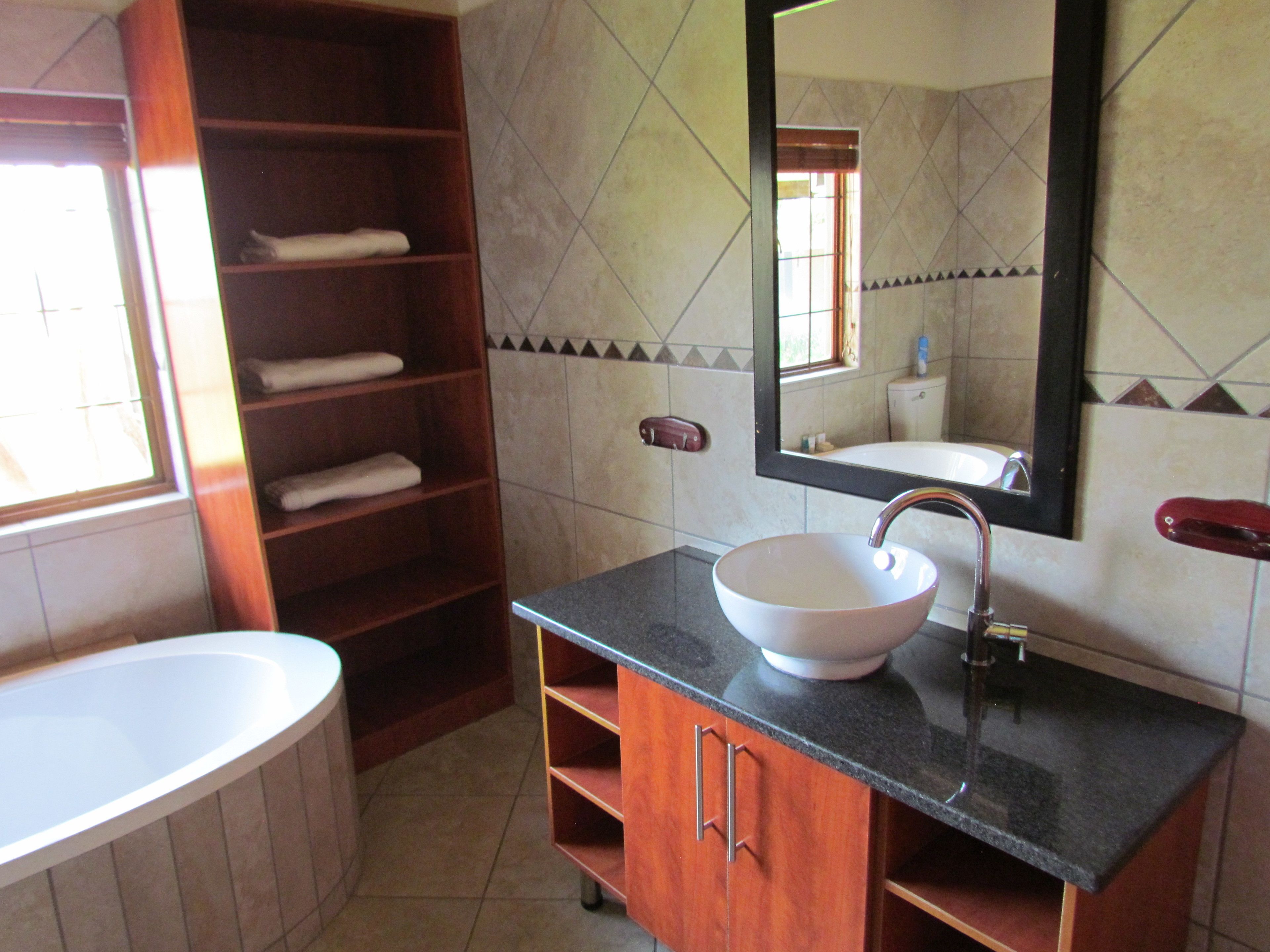 Standard Double Room, 1 King Bed | Bathroom sink